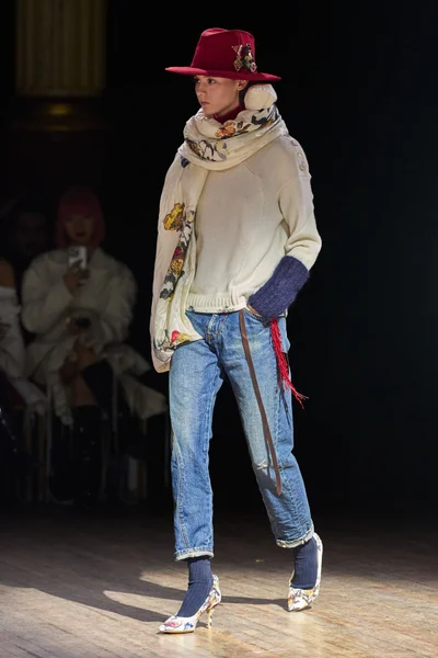 Look 11